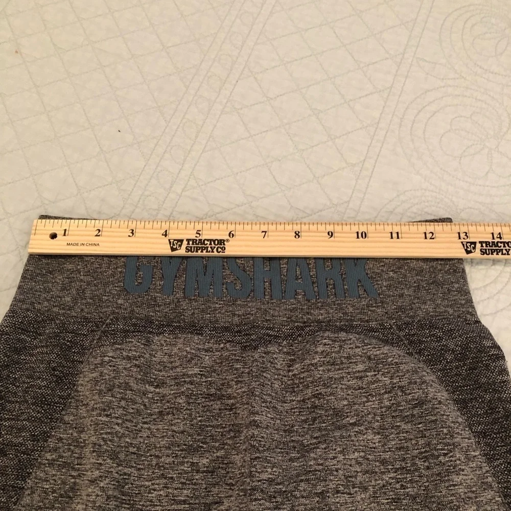 Gymshark Flex high waisted contouring seamless leggings. Women’s size large.